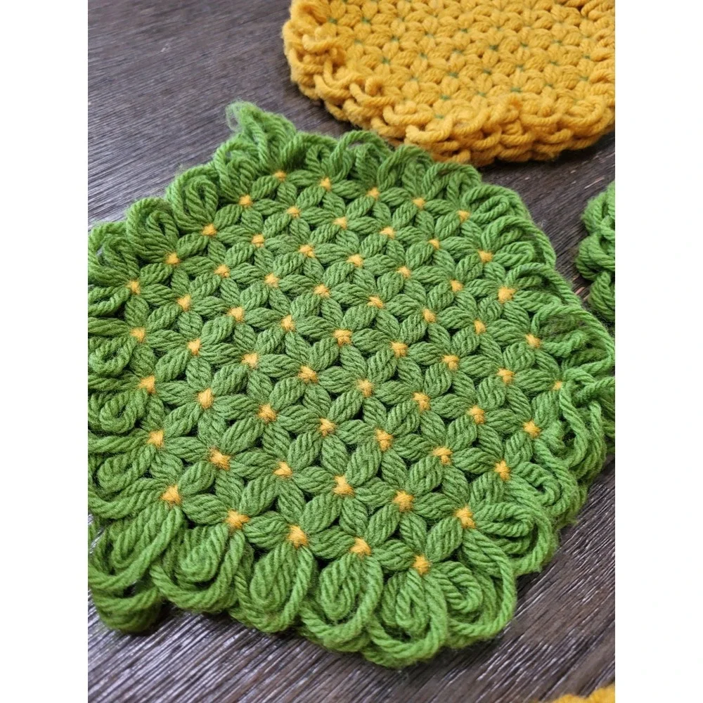 Vintage 70s Handmade Style Crochet Thick Daisy Green&Yellow Placemats 10x16